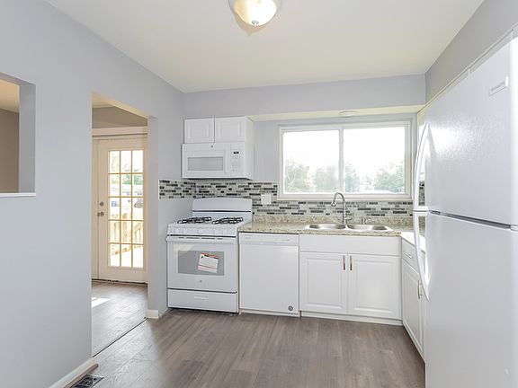3rd image of 12623 Bay Tree Dr