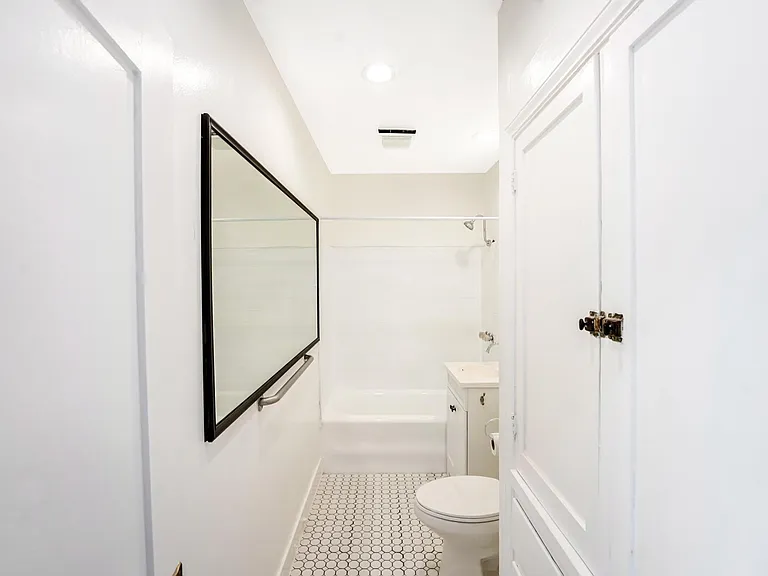 828 N Formosa Ave — Photo 5