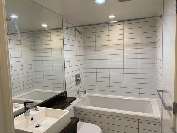 4818 Eldorado Mews #211, Vancouver, BC V5R 0B3