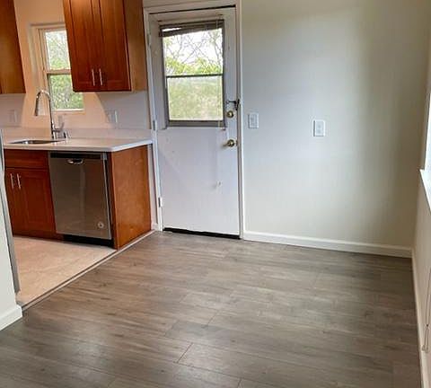 3rd image of 2891 Alma St APT C