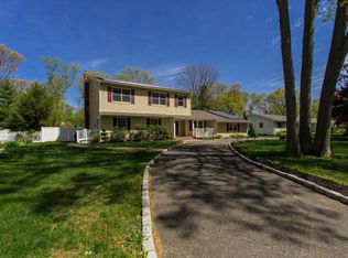 9 Beau Jol Ct, Nesconset, NY 11767