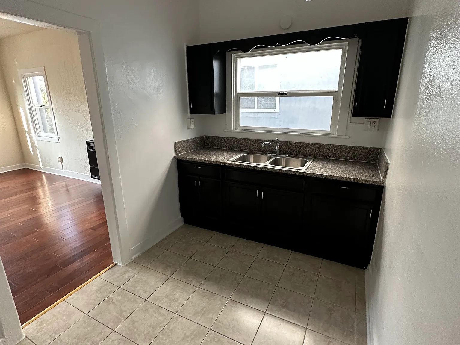 Studio, 550 sqft, $1,800 — Photo 3