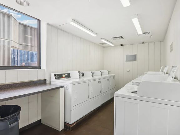 3rd image of 820 N La Salle Dr #304