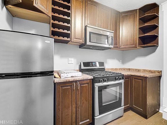 3rd image of 4753 N Talman Ave APT 2N