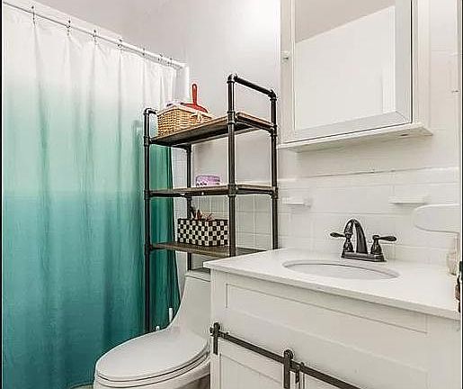 4th image of 23 Riverview Ave