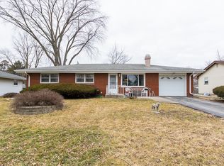 18 Robinwood Dr, Normal, IL 61761