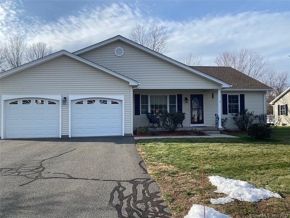 1st image of 15 Acorn Dr #15