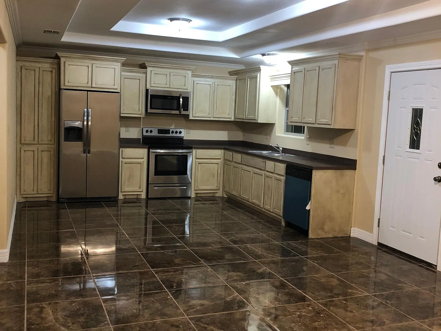 215 Burge Dr — Photo 3