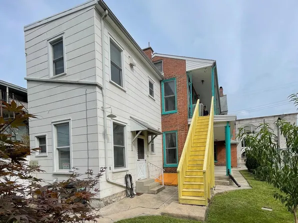 156 E Queen St, Chambersburg, PA 17201