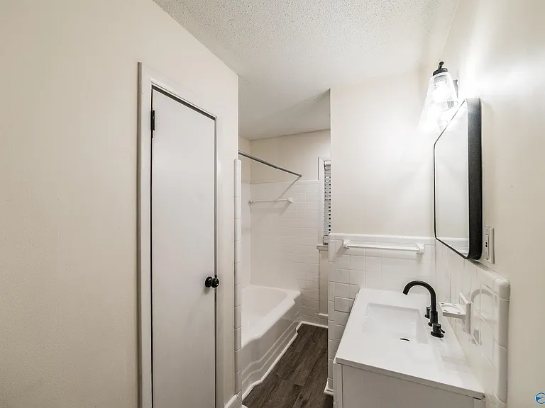 307 Meadowbrook Dr SE — Photo 8
