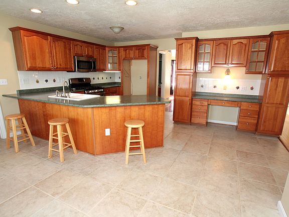 4th image of 109 Kilarney Dr
