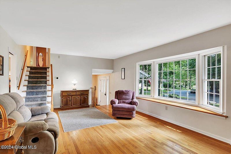 4th image of 15 Guilder Place