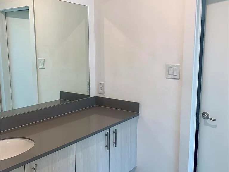 10209 Las Nubes Ave — Photo 24