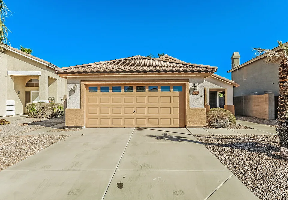 14740 W Willow Ln