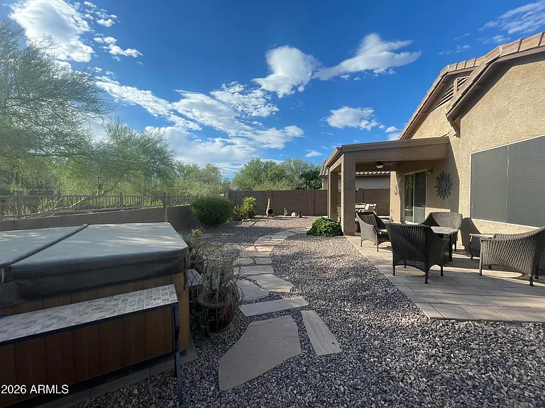 2312 N Hudson Dr — Photo 18