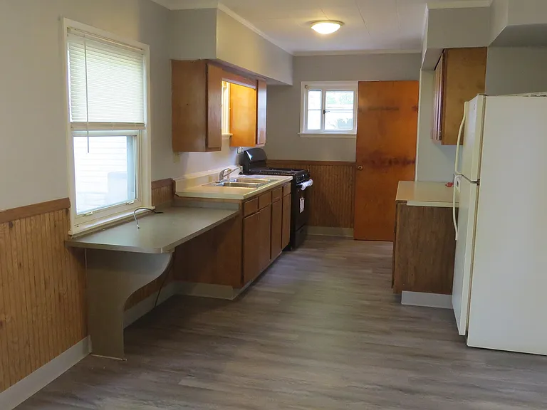 8190 Leavitt Rd — Photo 16
