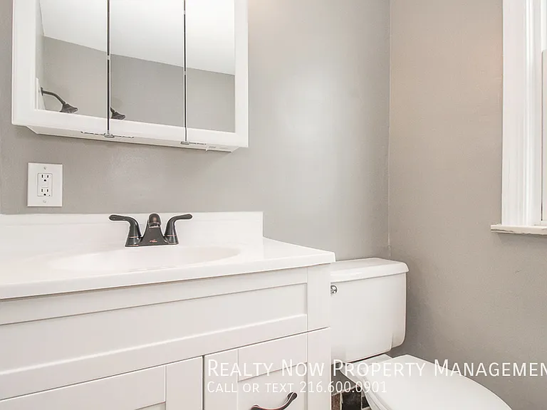 11912 Derby Ave — Photo 15