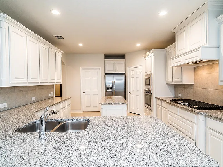 3816 Walden Dr — Photo 5