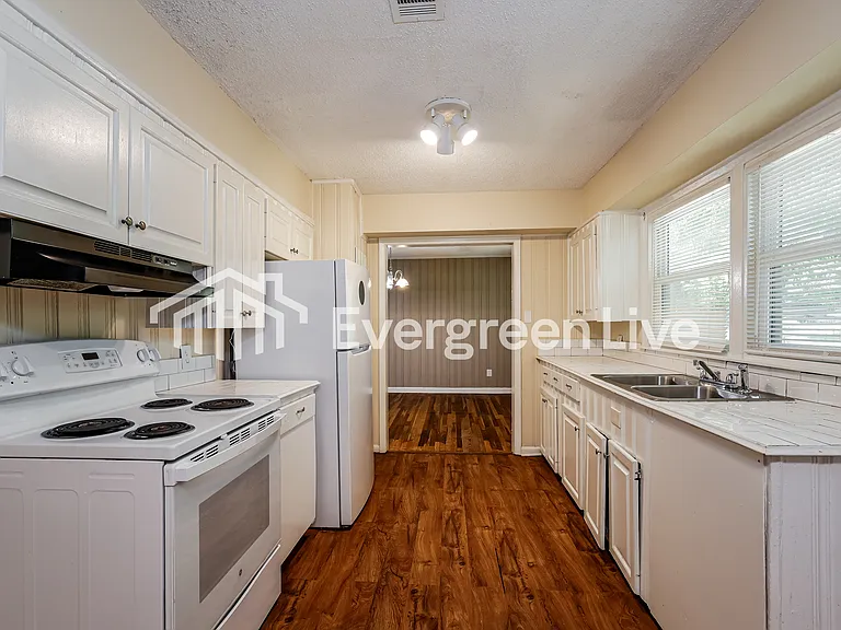 1138 Adkins Blvd — Photo 6