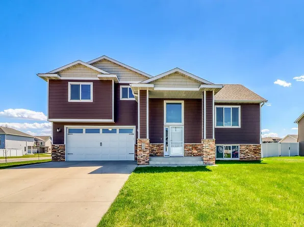 4902 35th Ave S, Fargo, ND 58104