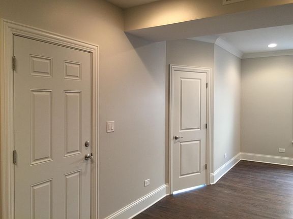 4th image of 5920 N Artesian Ave