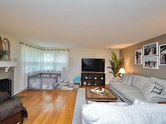 3rd image of 3115 Hanna Ave