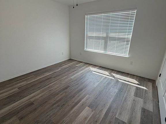 5th image of 1837 Boston St