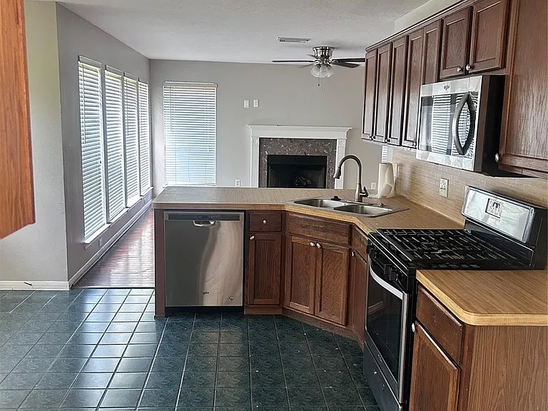 1606 Misty Fawn Ln — Photo 2