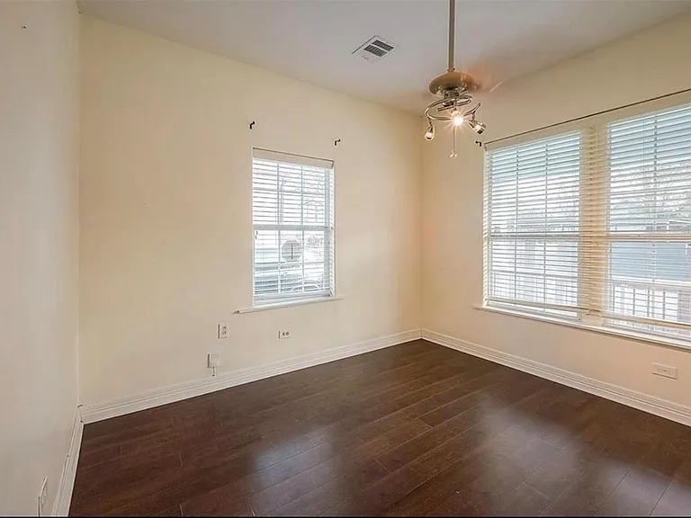 511 Bishop St — Photo 18