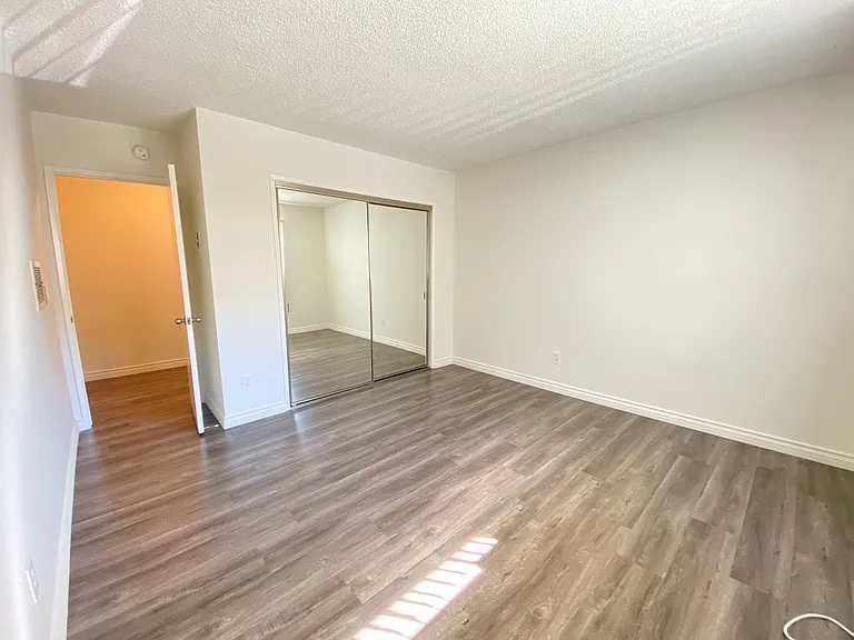 3723 Mentone — Photo 8