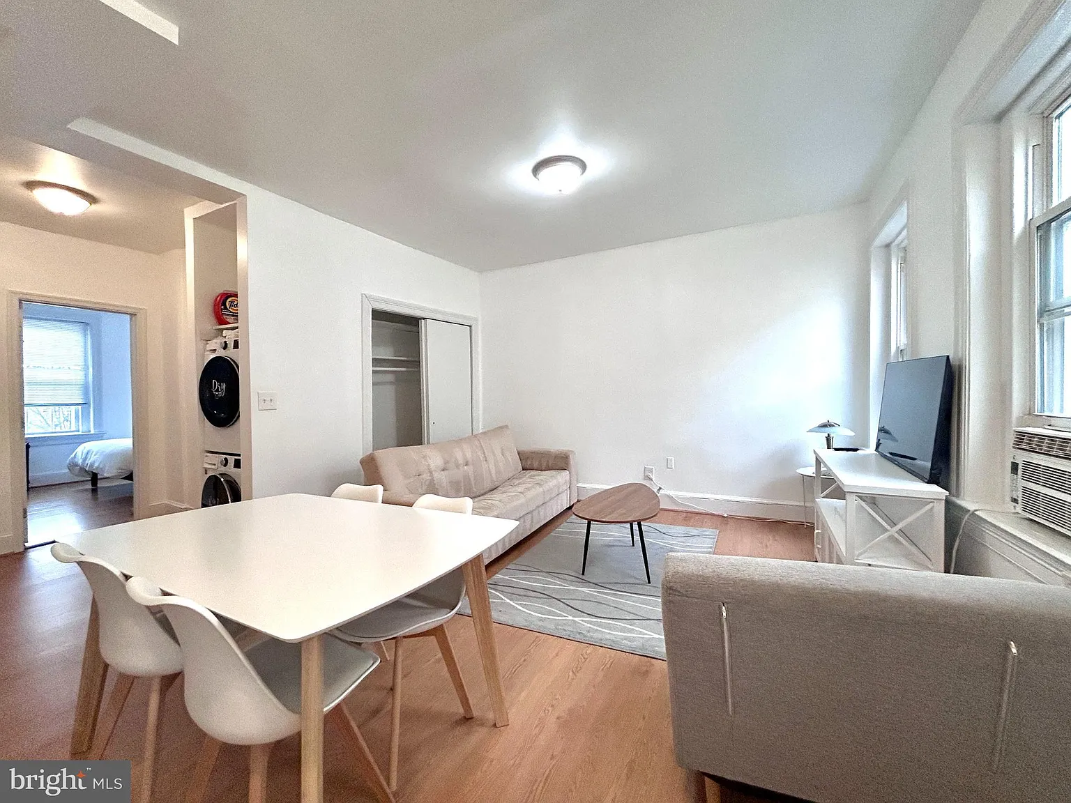 2 bed, 700 sqft, $2,490 — Photo 2
