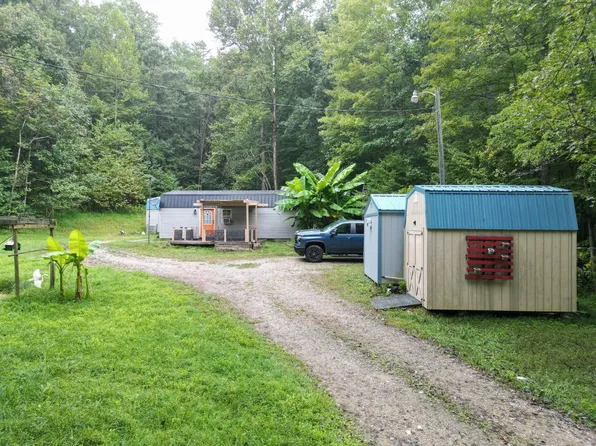 1225 Vine Dr, Elkview, WV 25071