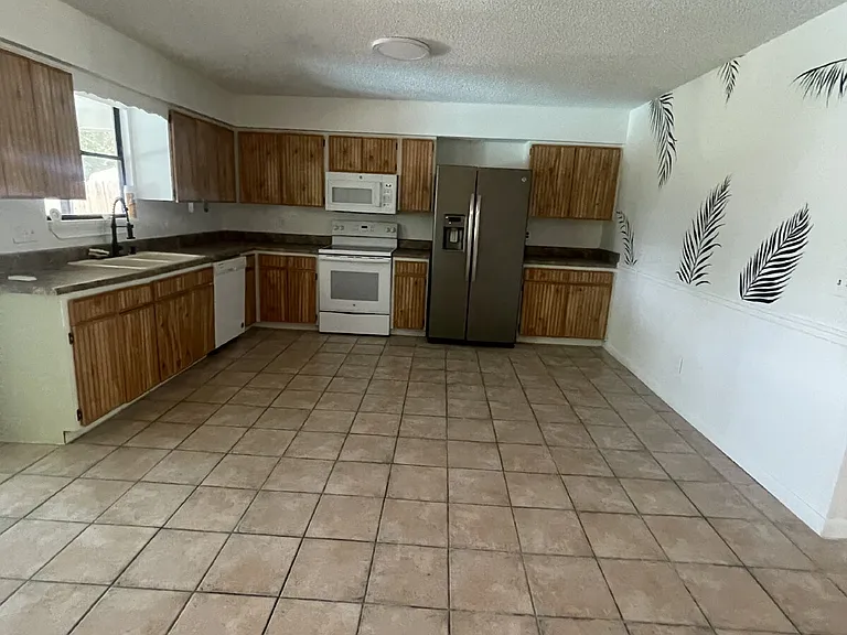107 Montana Ave — Photo 6