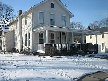 86 Budlong St photo 1