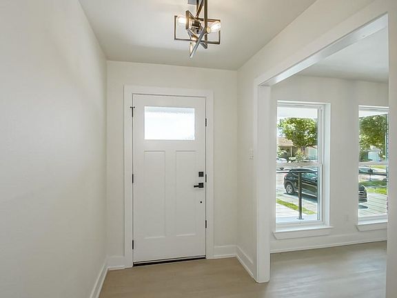 5th image of 2729 Fairfield Ave