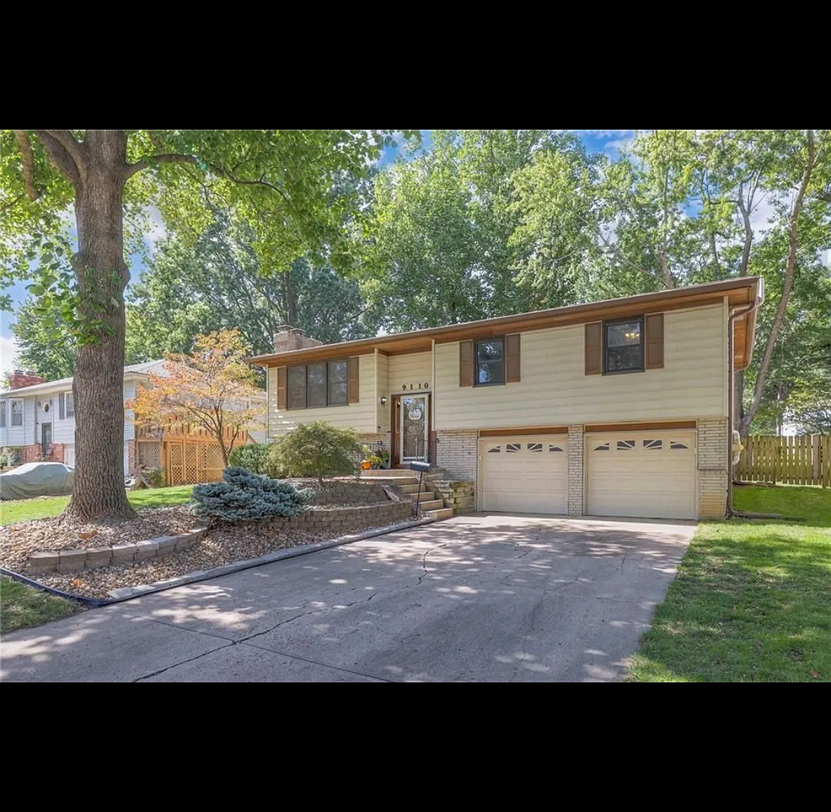 9110 Farley Ln — Photo 2