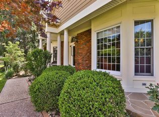3924 Courtyard Place Dr, Saint Louis, MO 63127