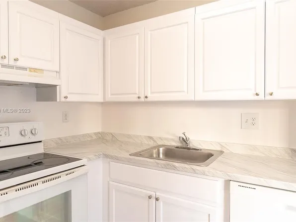 9310 Fontainebleau Blvd APT 101, Miami, FL 33172