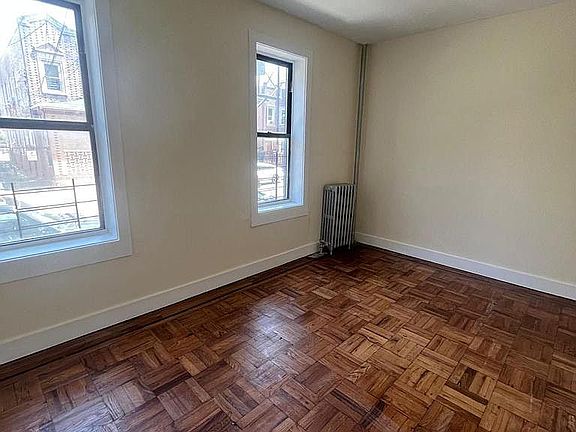 2nd image of 3033 Wallace Ave APT A