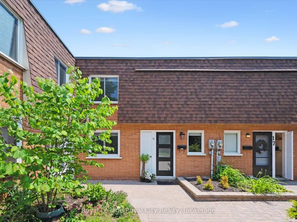 120 Country Club Dr #16, Guelph, ON N1E 3K7