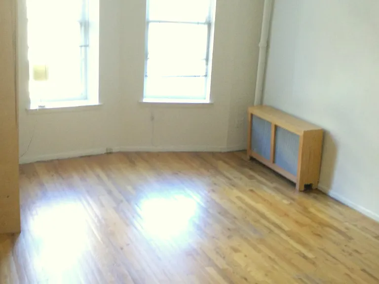 234 E 14th St #4C — Photo 3