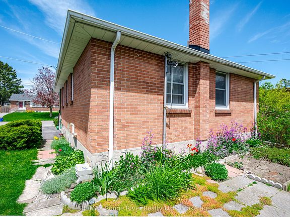 3rd image of 525 Barbara St