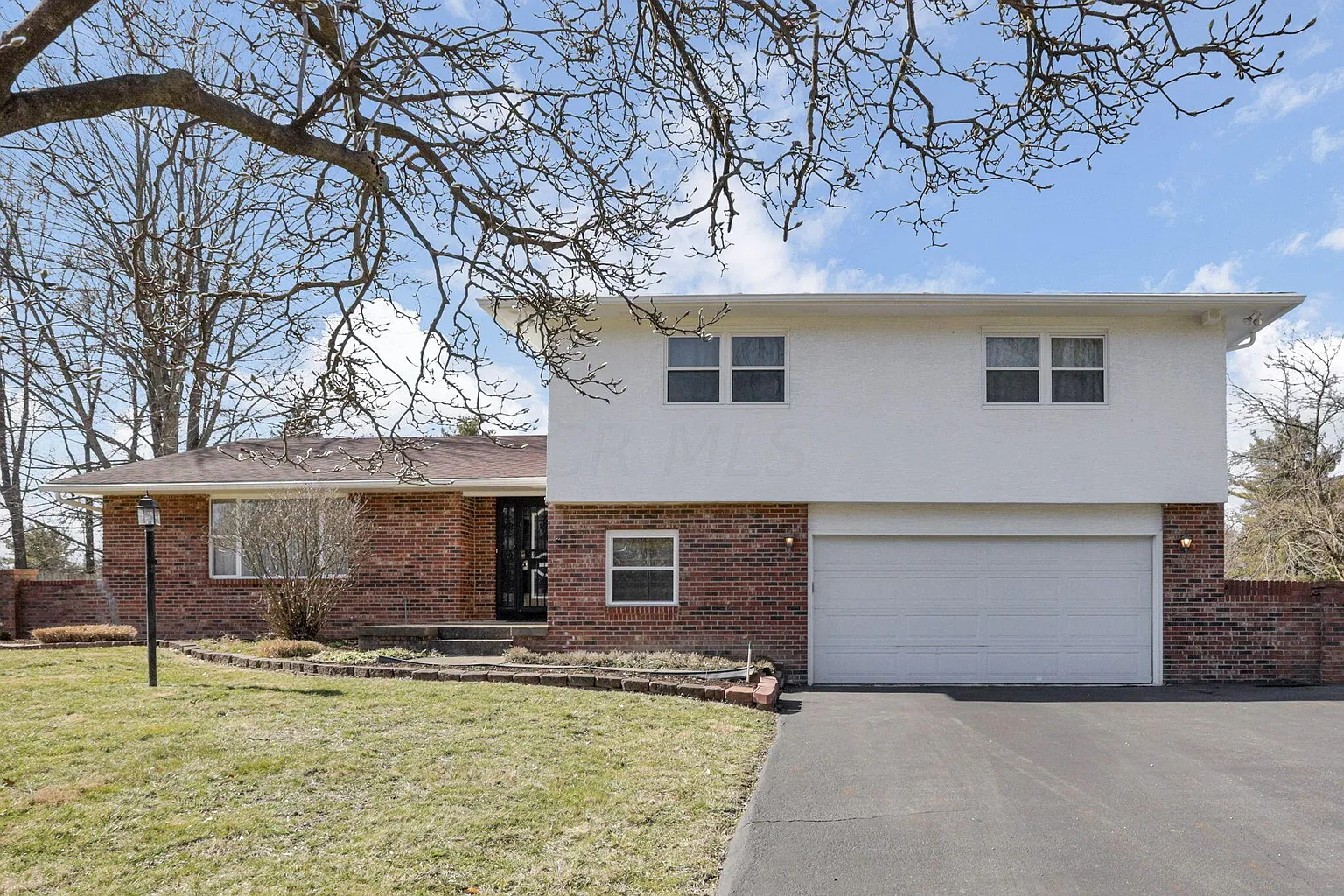 743 Strawberry Hill Rd W photo 1