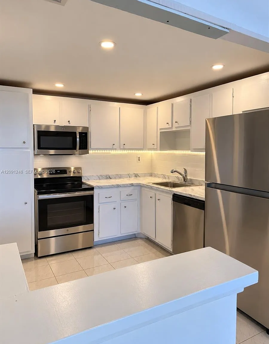 Watergate Condominium No — Photo 1