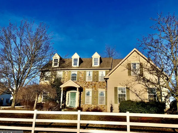 3 Greenshire Blvd, Schwenksville, PA 19473