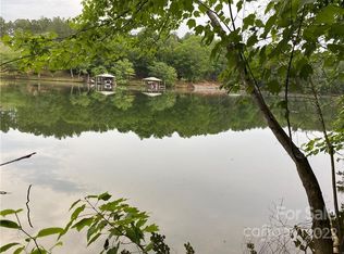 1095 Laguna Ct, Connelly Springs, NC 28612