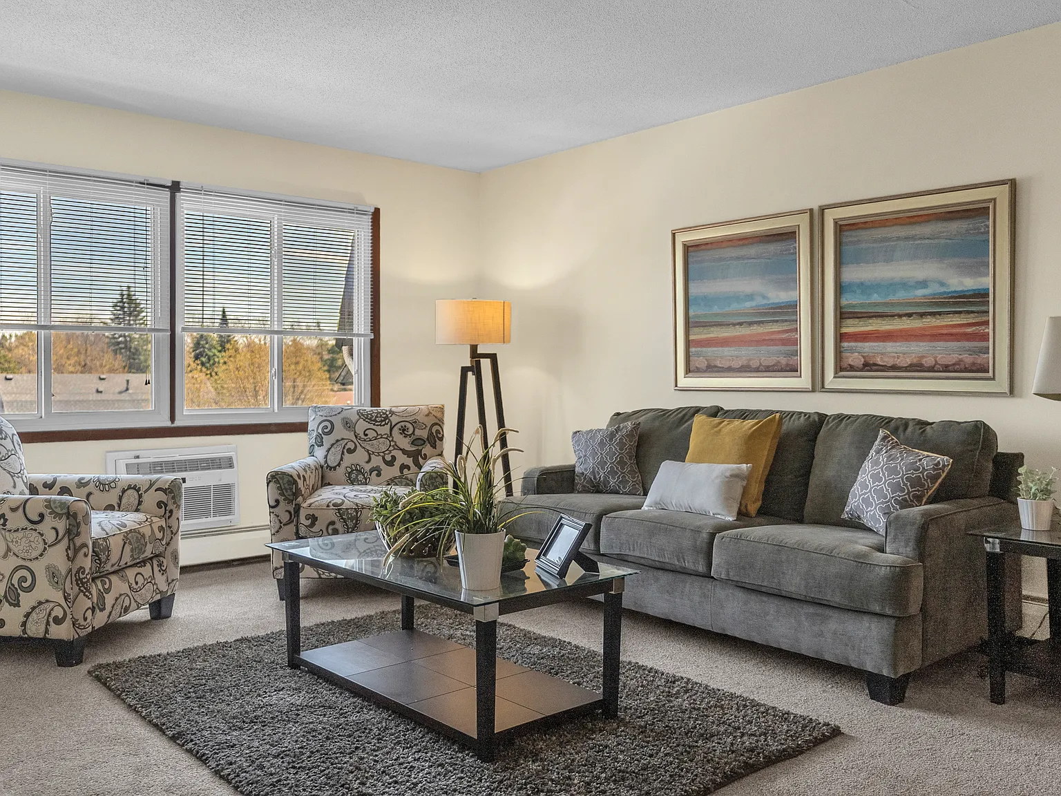 Moonraker Apartments — Photo 4