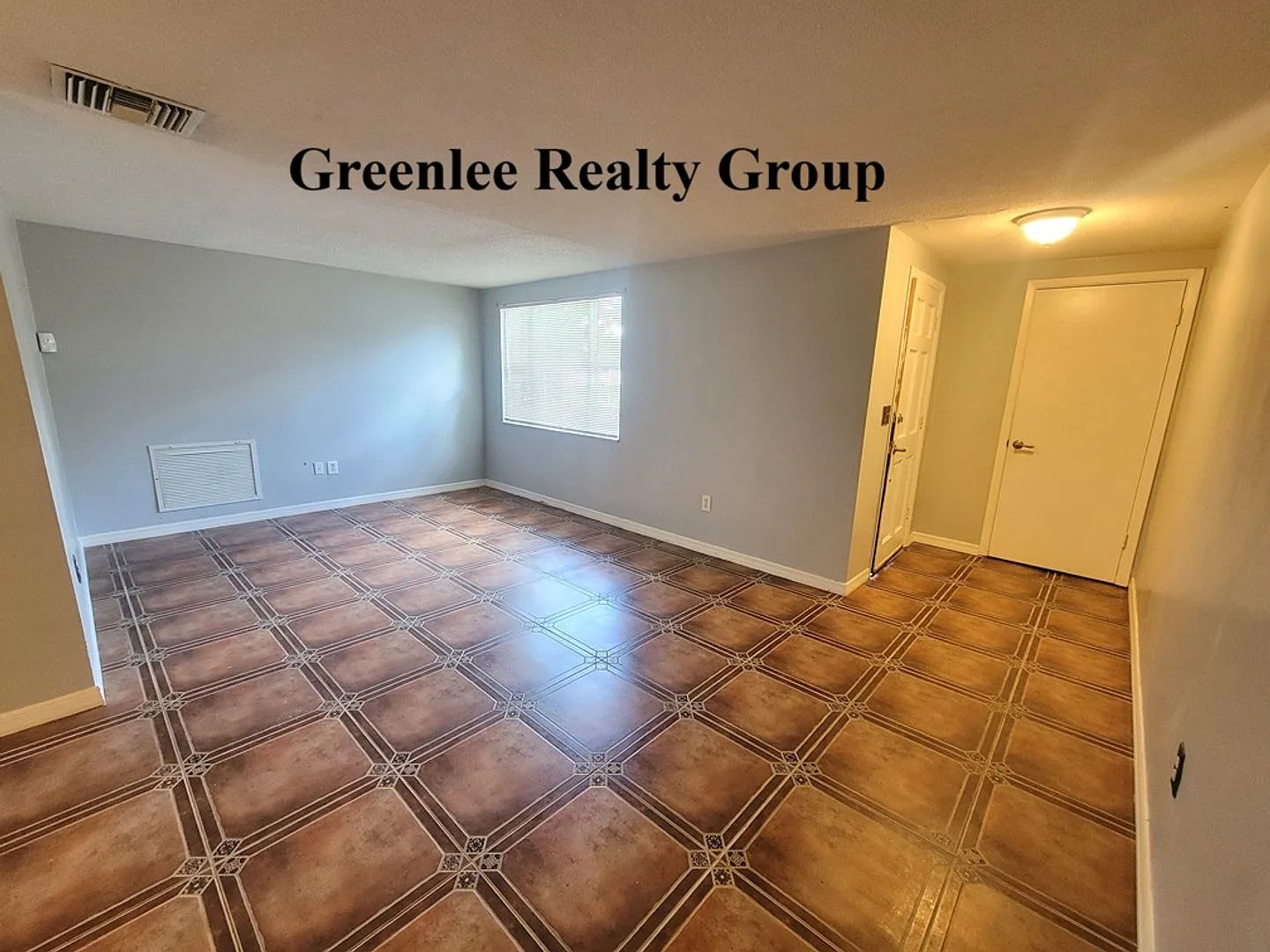 Spacious 2/2 home in Holidaymove-in ready and close to the beach! — Photo 3