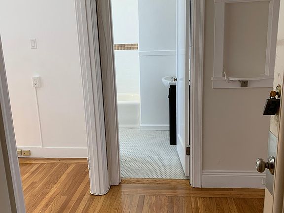 4th image of 1365 Chestnut St #9