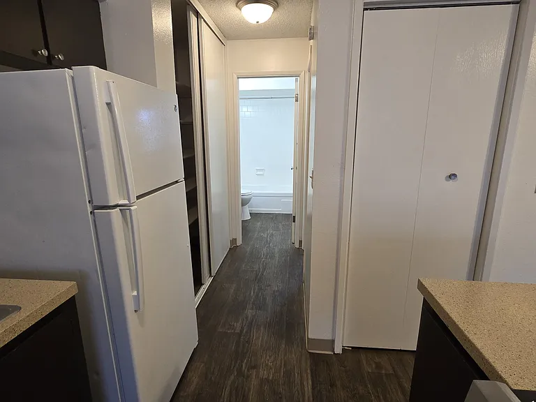 Tristin Square Apartments — Photo 8